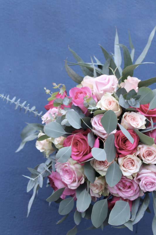 bouquet roses roses eucalyptus bouquet intemporel
