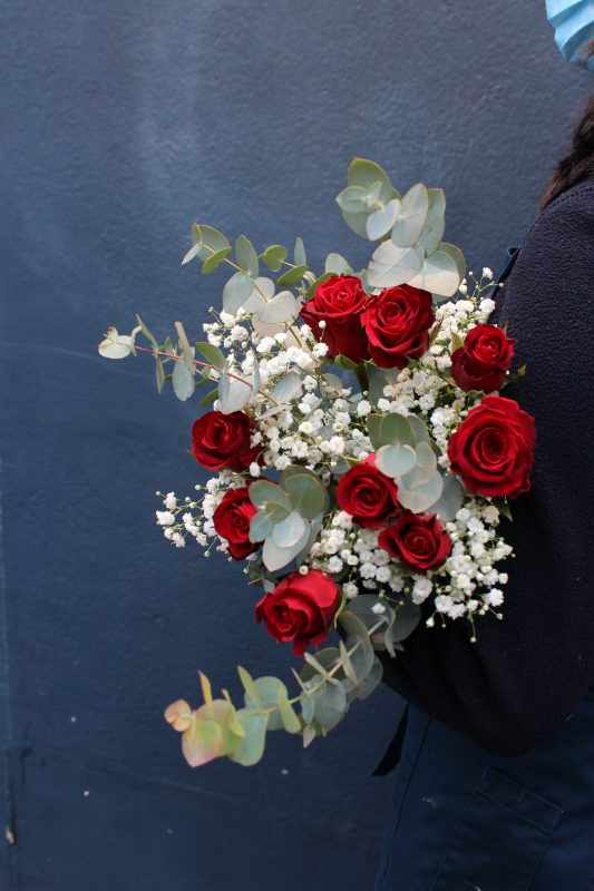 roses rouges gypsophile Bouquet Intemporel Rose eucalyptus