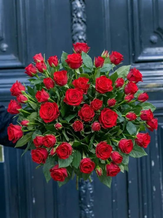 Brassée de 50 Roses Rouges