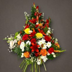 gerbe florale piquée de deuil fleurs rouges et oranges réalisé par Monceau Fleurs Nantes