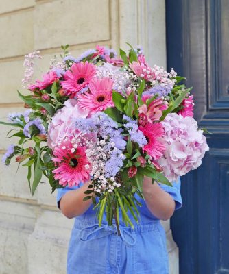 bouquet de fleurs de saison rose livraison à domicile ou sur le lieu choisi à Nantes et ses environs